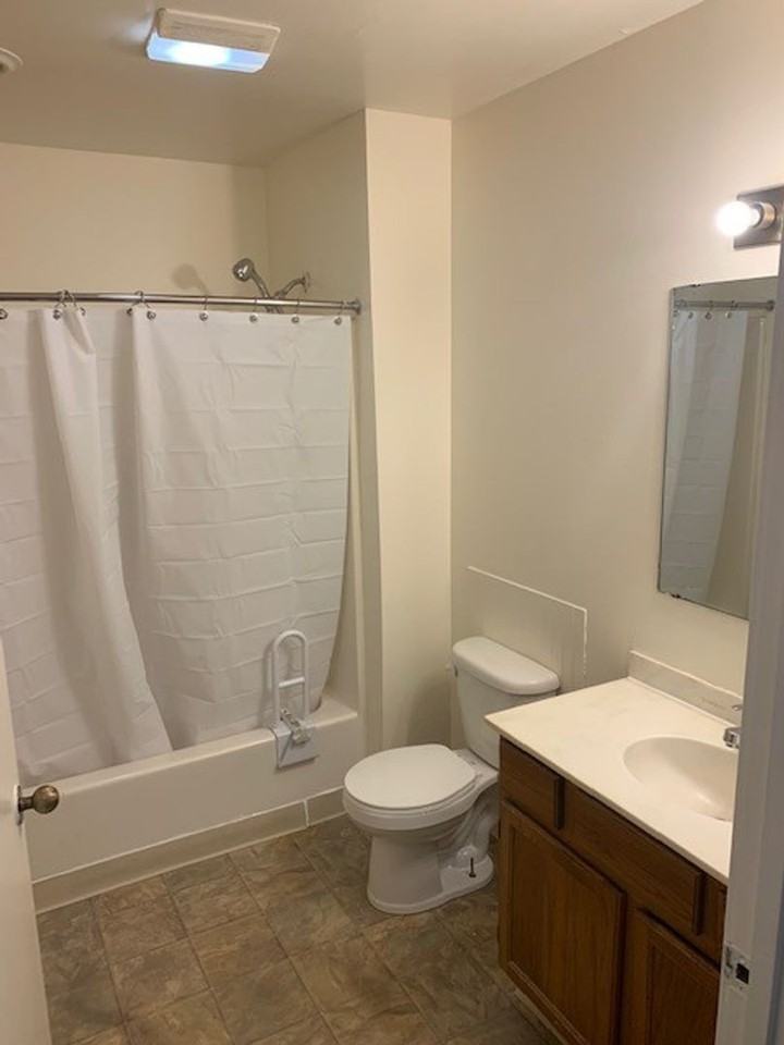 1114 Dunham St Se - Photo 5 of 8