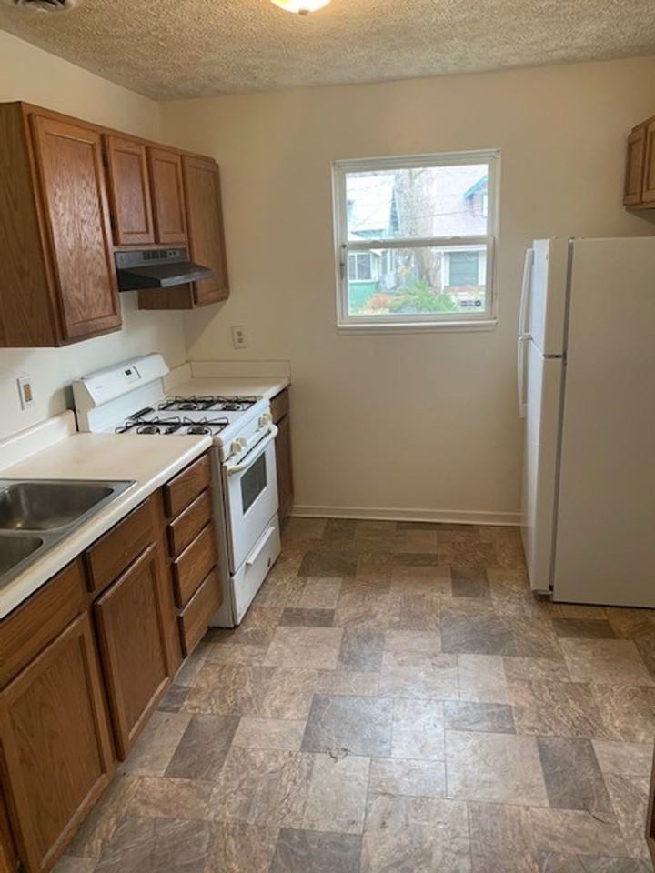 1114 Dunham St Se - Photo 7 of 8