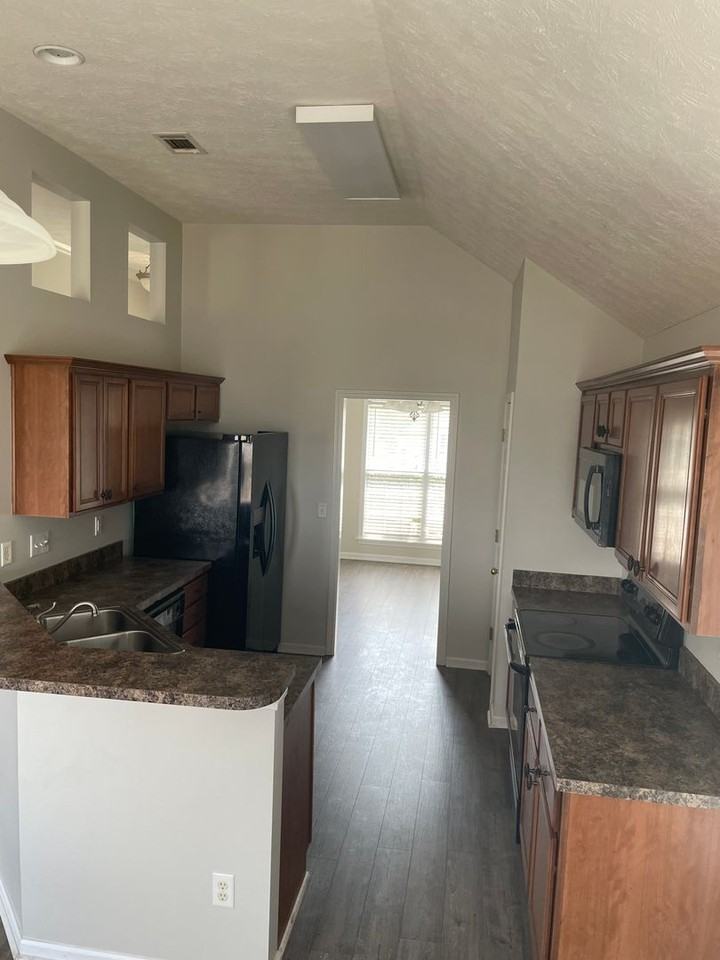 1978 Regent Rd - Photo 5 of 11