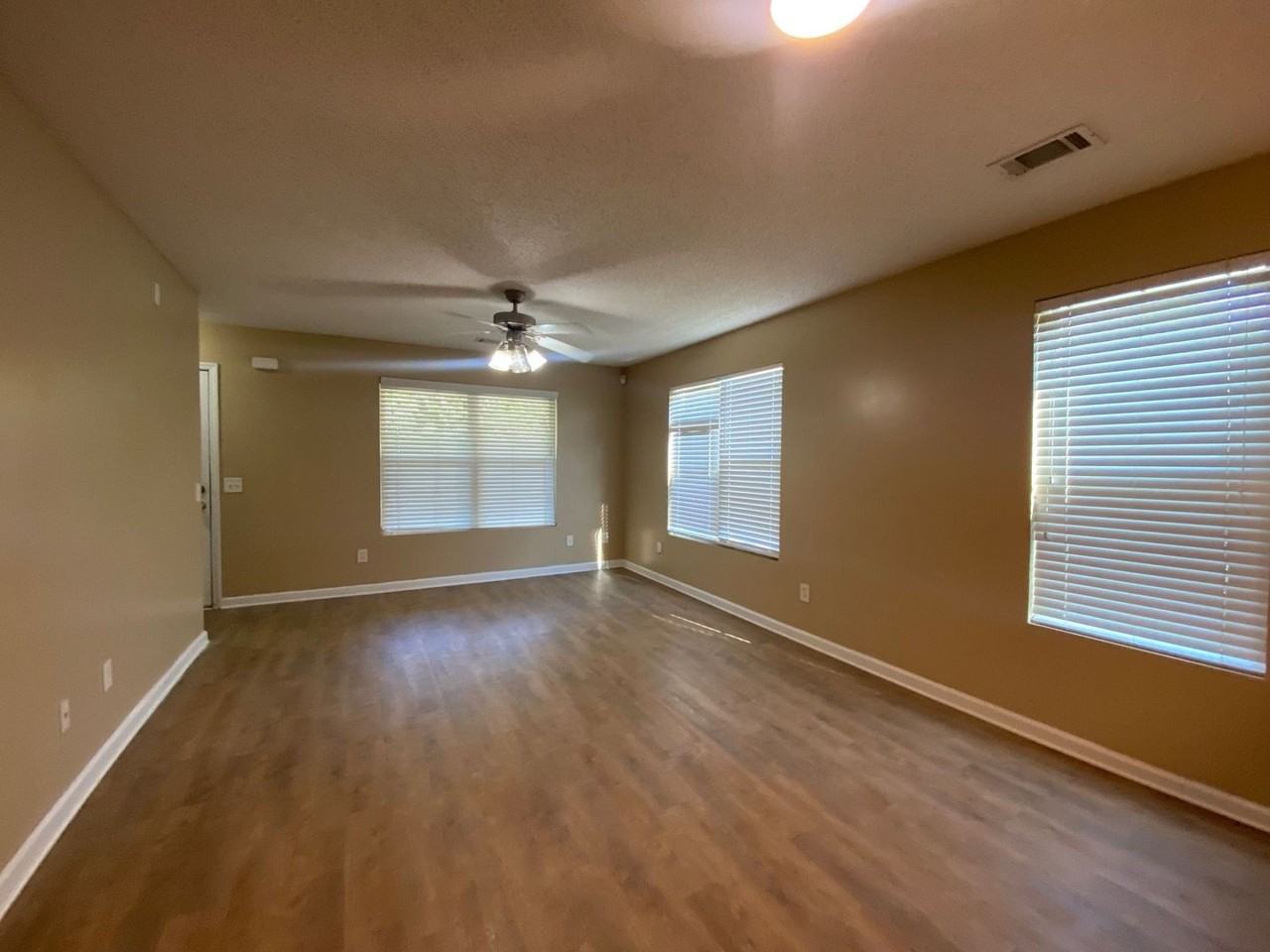 140 Bridgewater Way - Photo 2 of 18