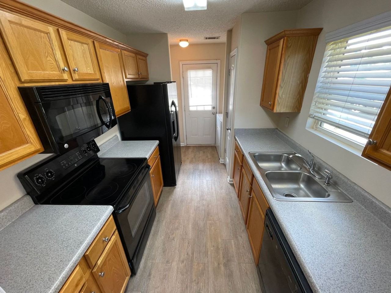 260 Bridgewater Way - Photo 3 of 17