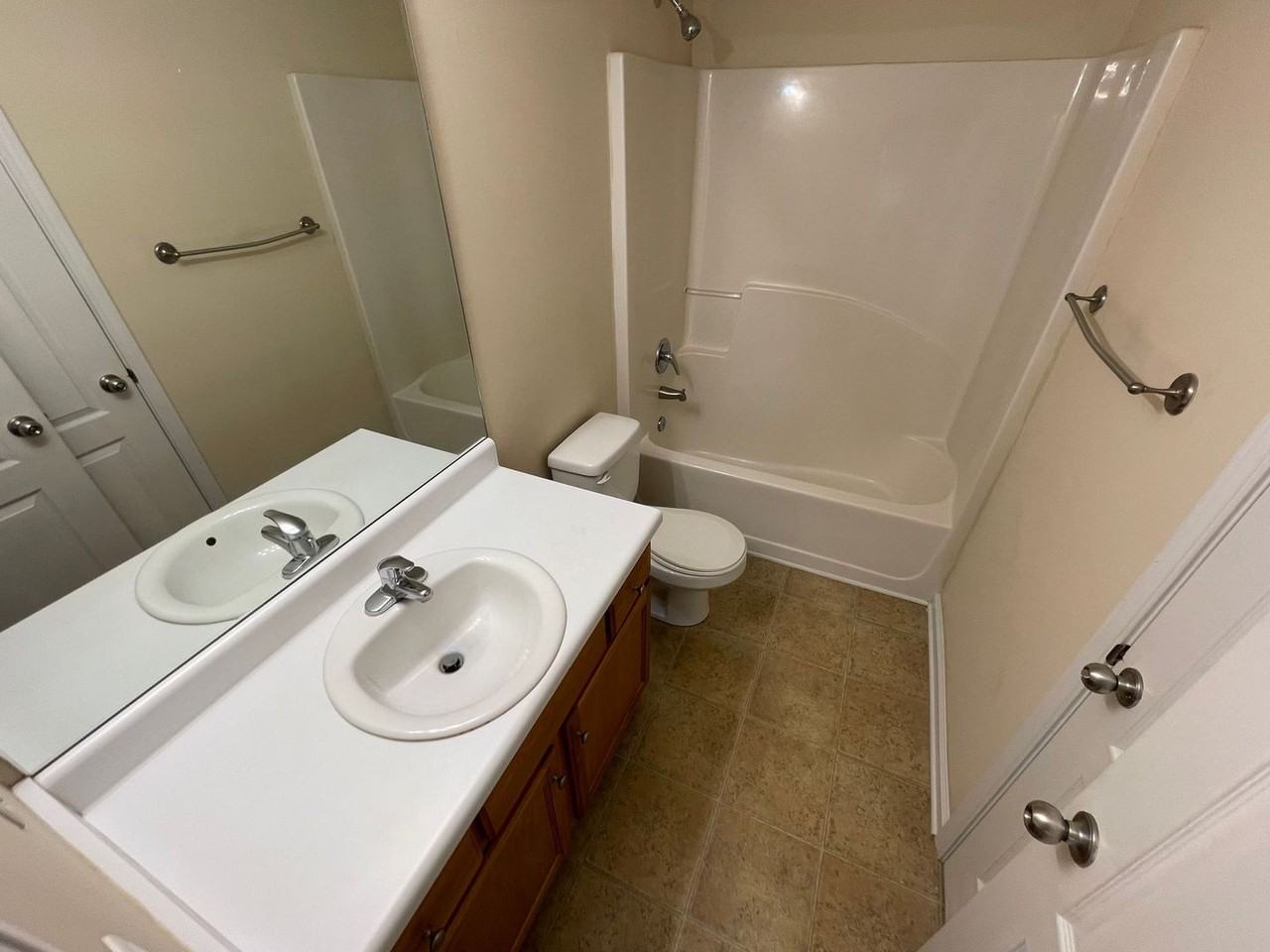 260 Bridgewater Way - Photo 5 of 17