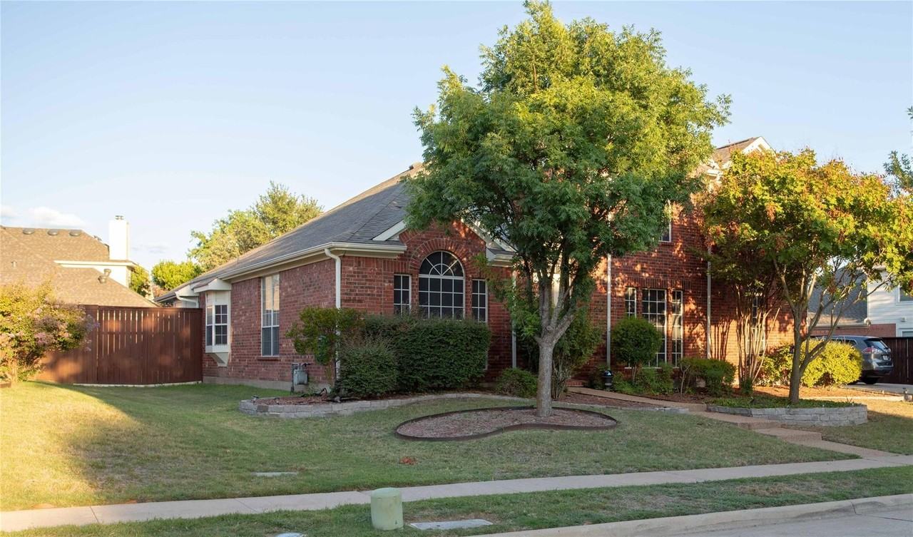 136 Merideth Dr - Photo 2 of 19