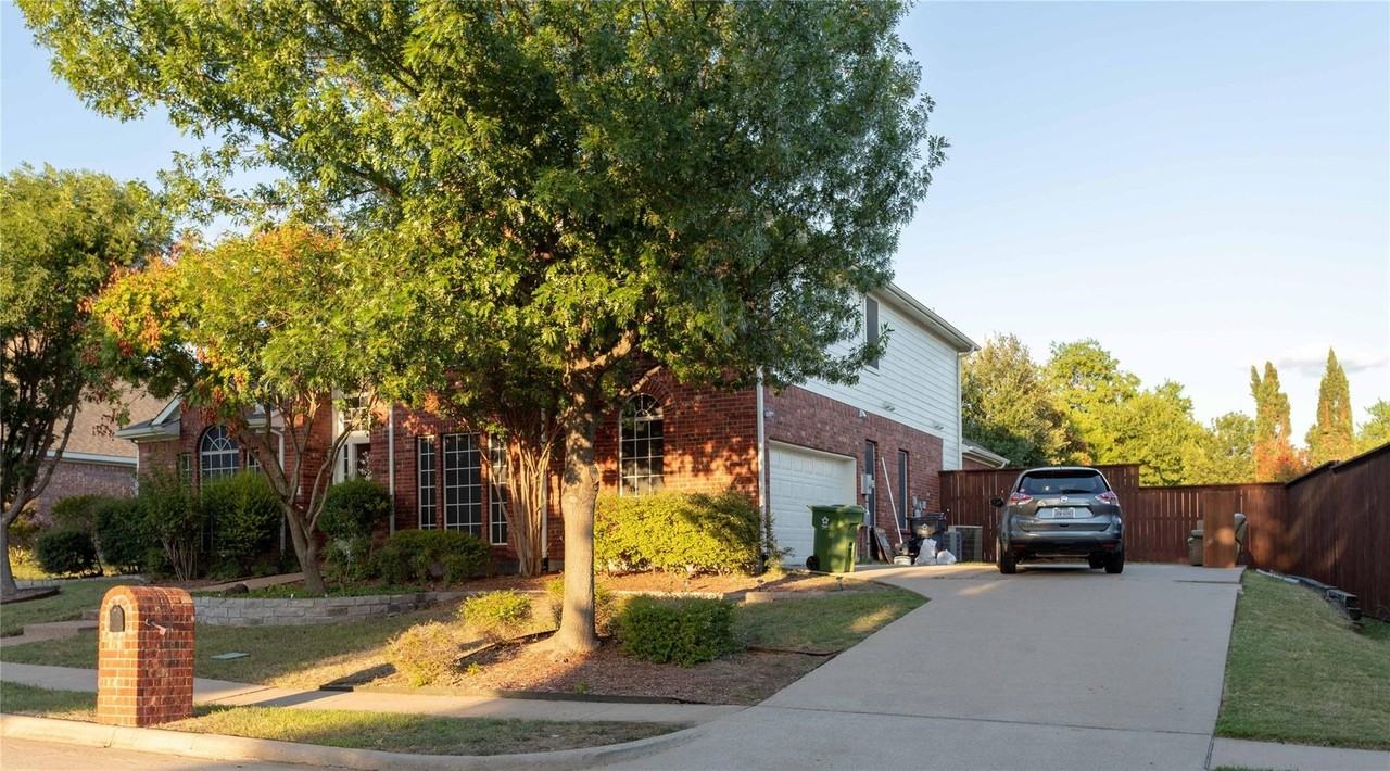 136 Merideth Dr - Photo 3 of 19