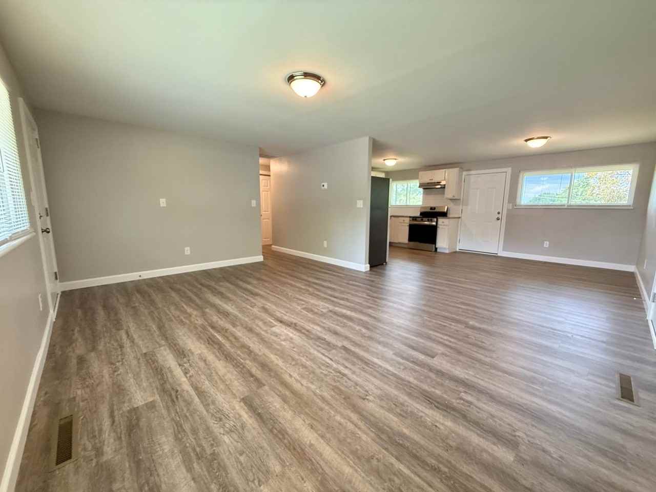 4426 Lesher Dr - Photo 3 of 18