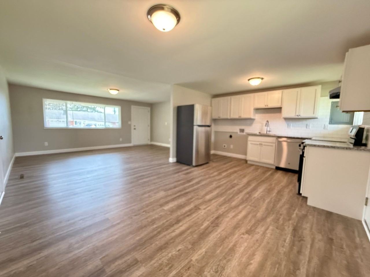4426 Lesher Dr - Photo 4 of 18