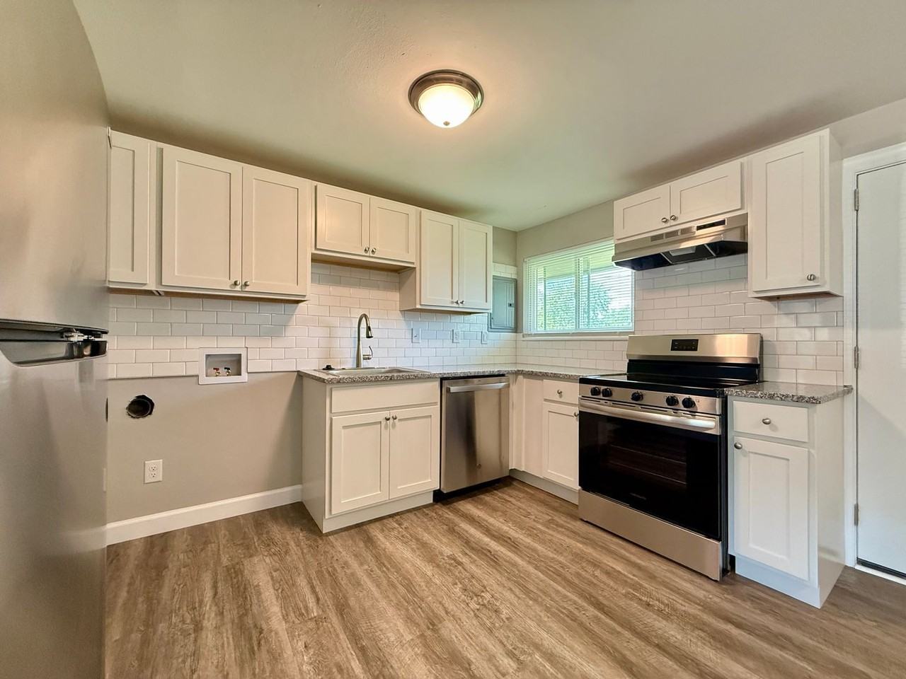 4426 Lesher Dr - Photo 6 of 18