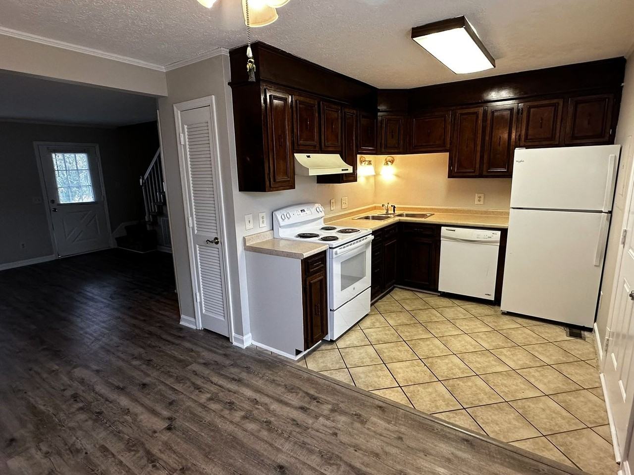 3200 N Oak St - Photo 6 of 15