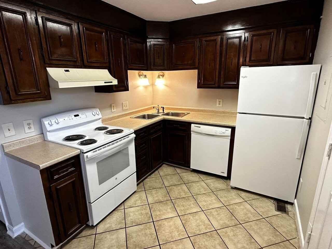 3200 N Oak St - Photo 7 of 15