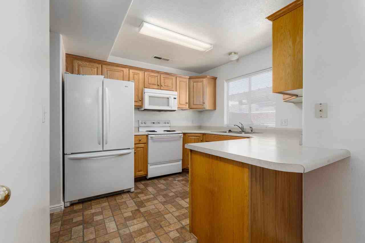 1097 N 1570 W - Photo 6 of 20