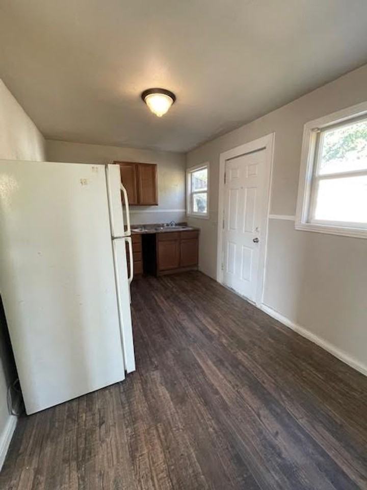1505 N 25th St #4 - Photo 2 of 6