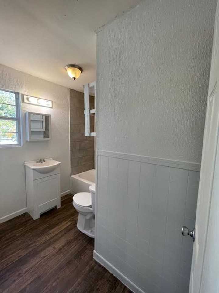 1505 N 25th St #4 - Photo 4 of 6