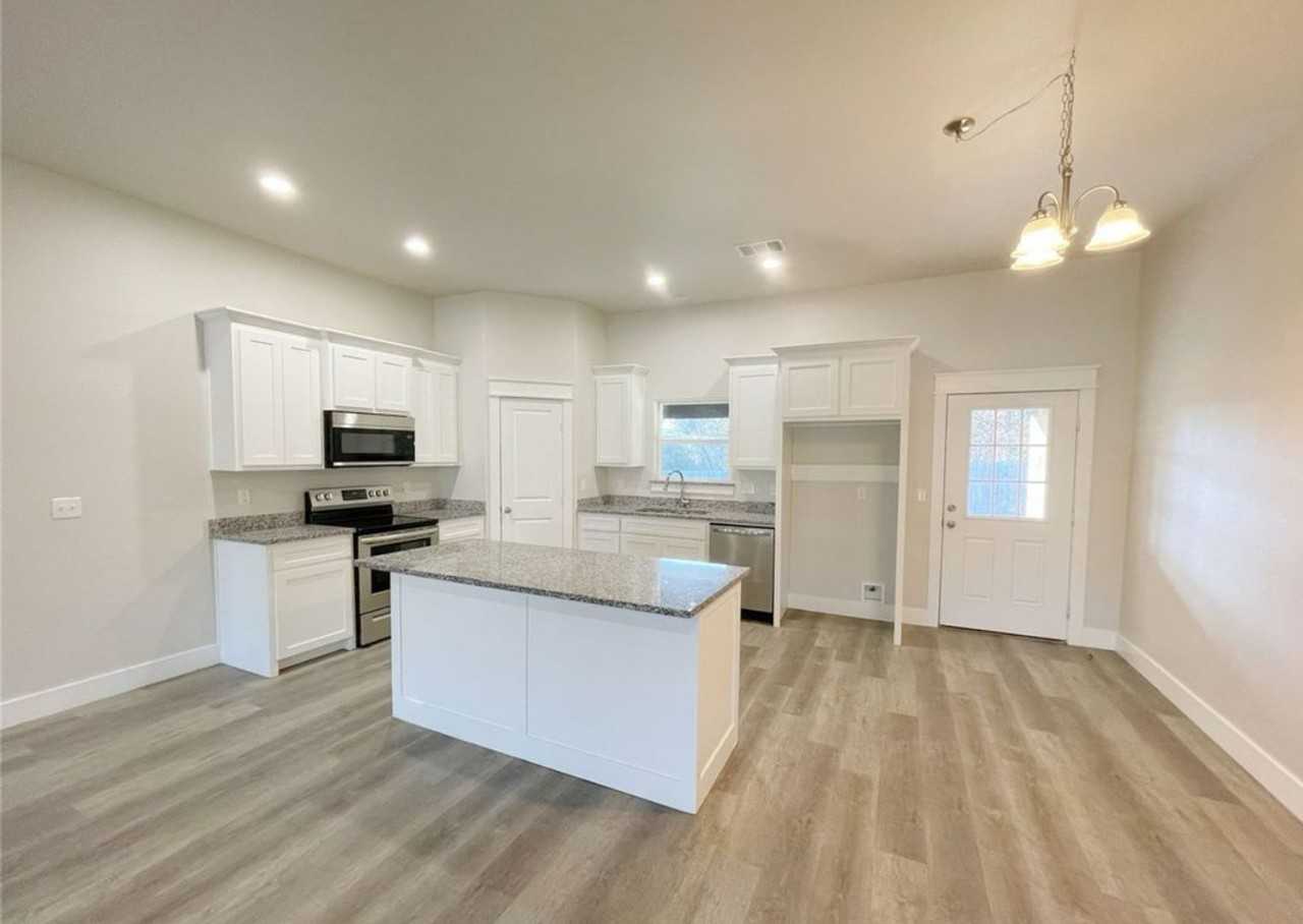 100 Watch Hill Dr - Photo 2 of 10