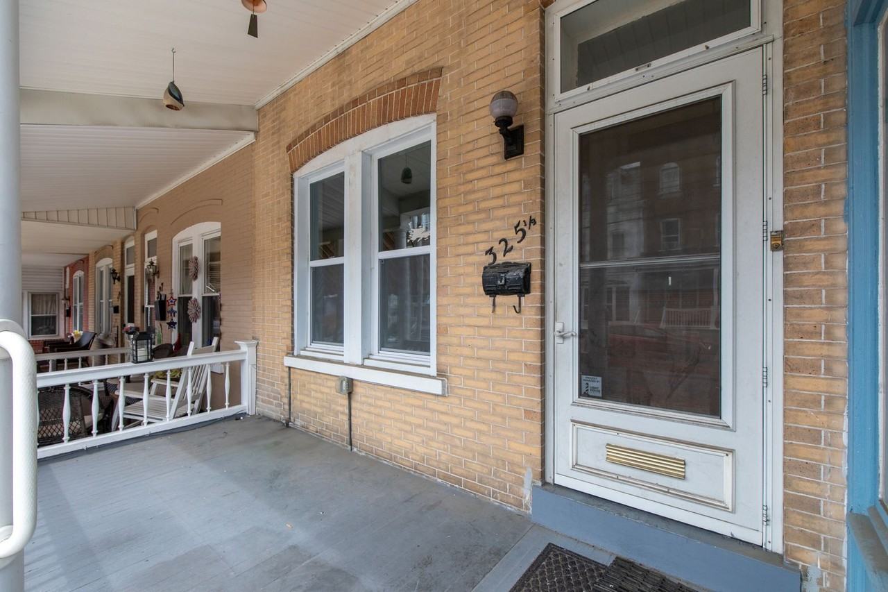 325 1/2 N Franklin St - Photo 4 of 33
