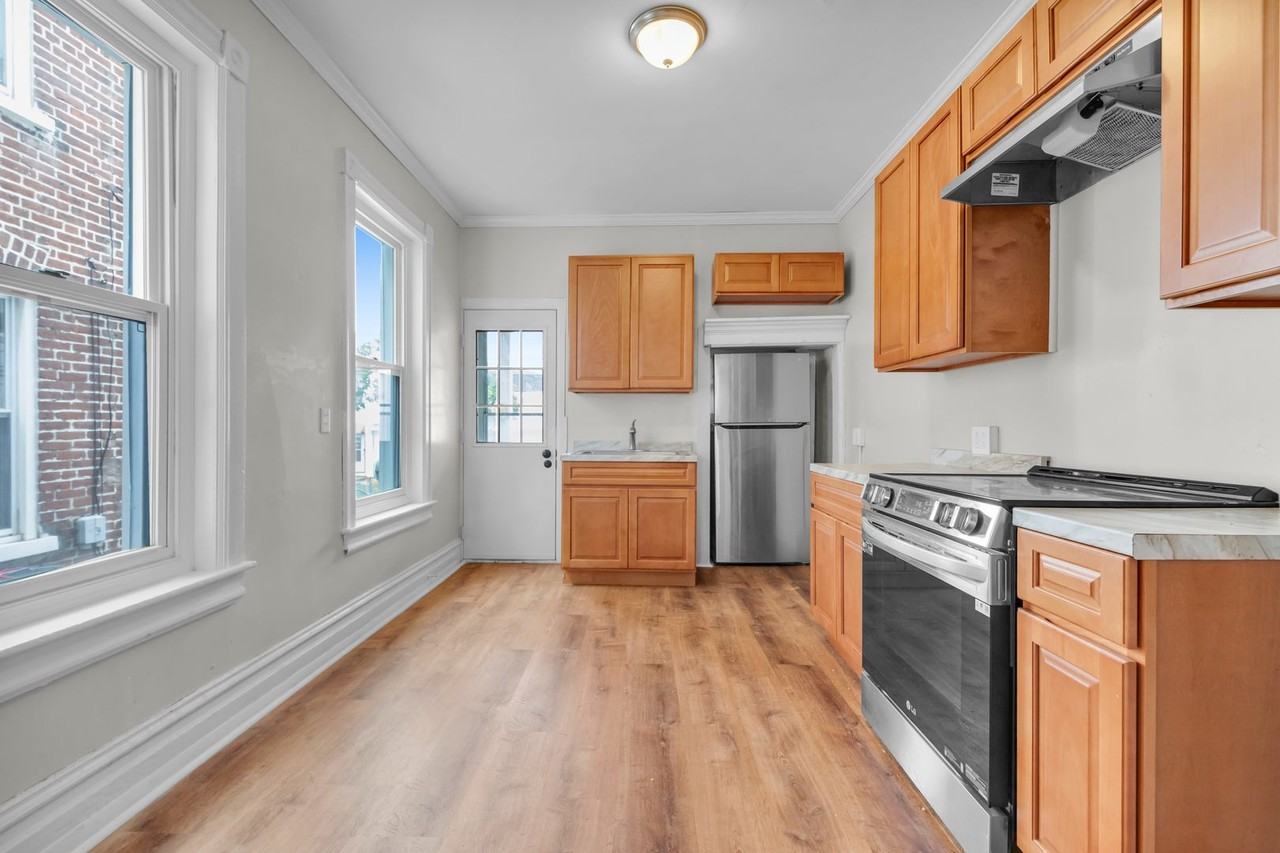 325 1/2 N Franklin St - Photo 7 of 33