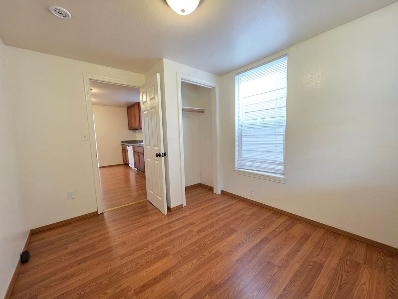 616 S Ainsworth Ave - Photo 4 of 6