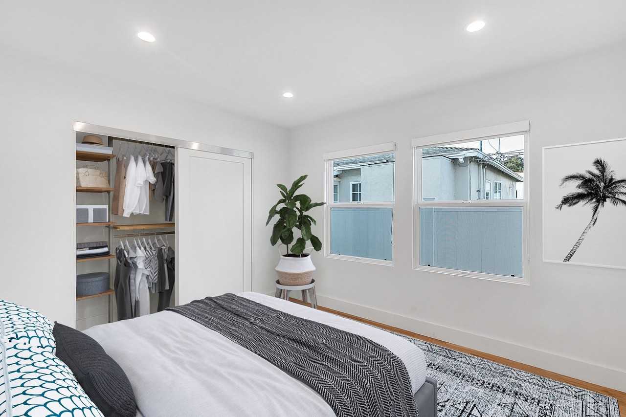 1022 Pacific St - Photo 3 of 6