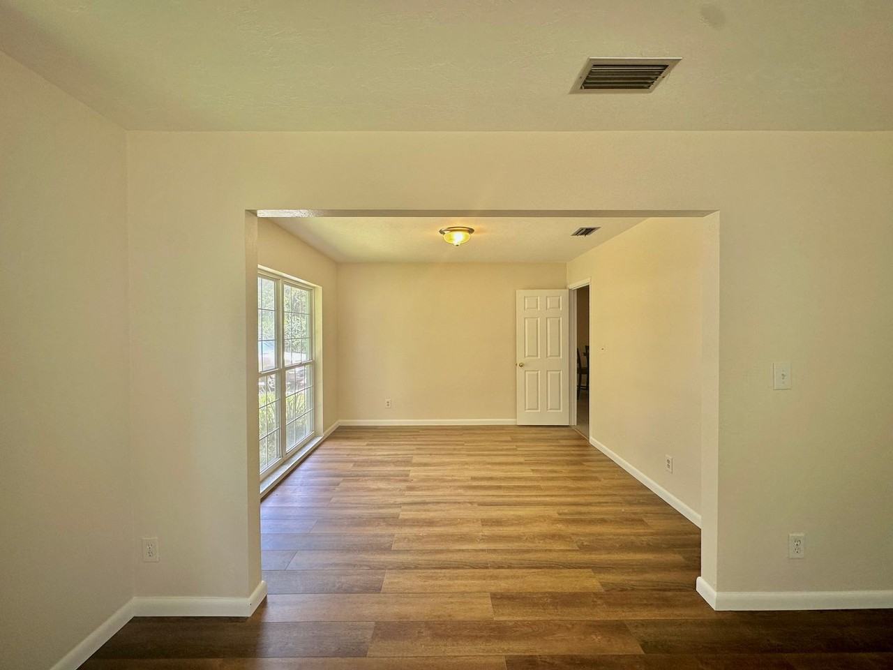 3927 Northwest 42nd Court - Photo 4 of 13