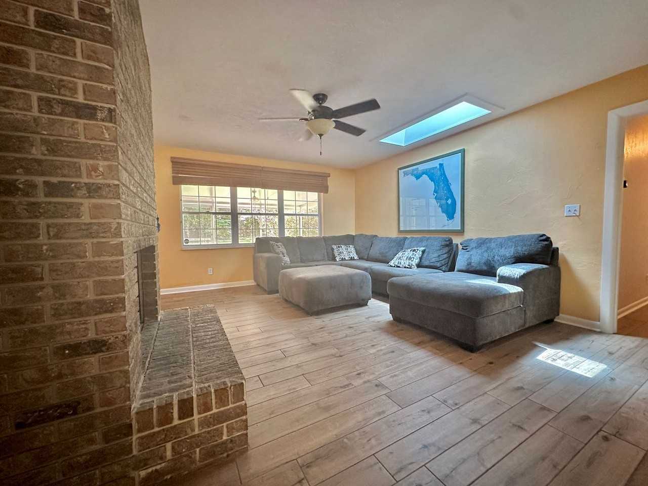 3927 Northwest 42nd Court - Photo 5 of 13