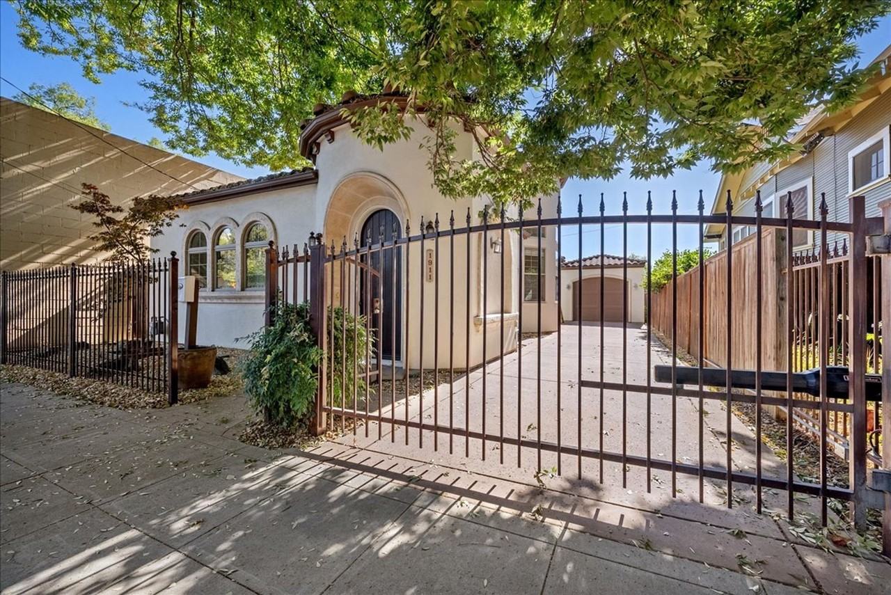 1911 12th Street - Photo 2 of 24