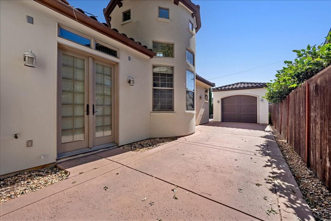 1911 12th Street - Photo 3 of 24