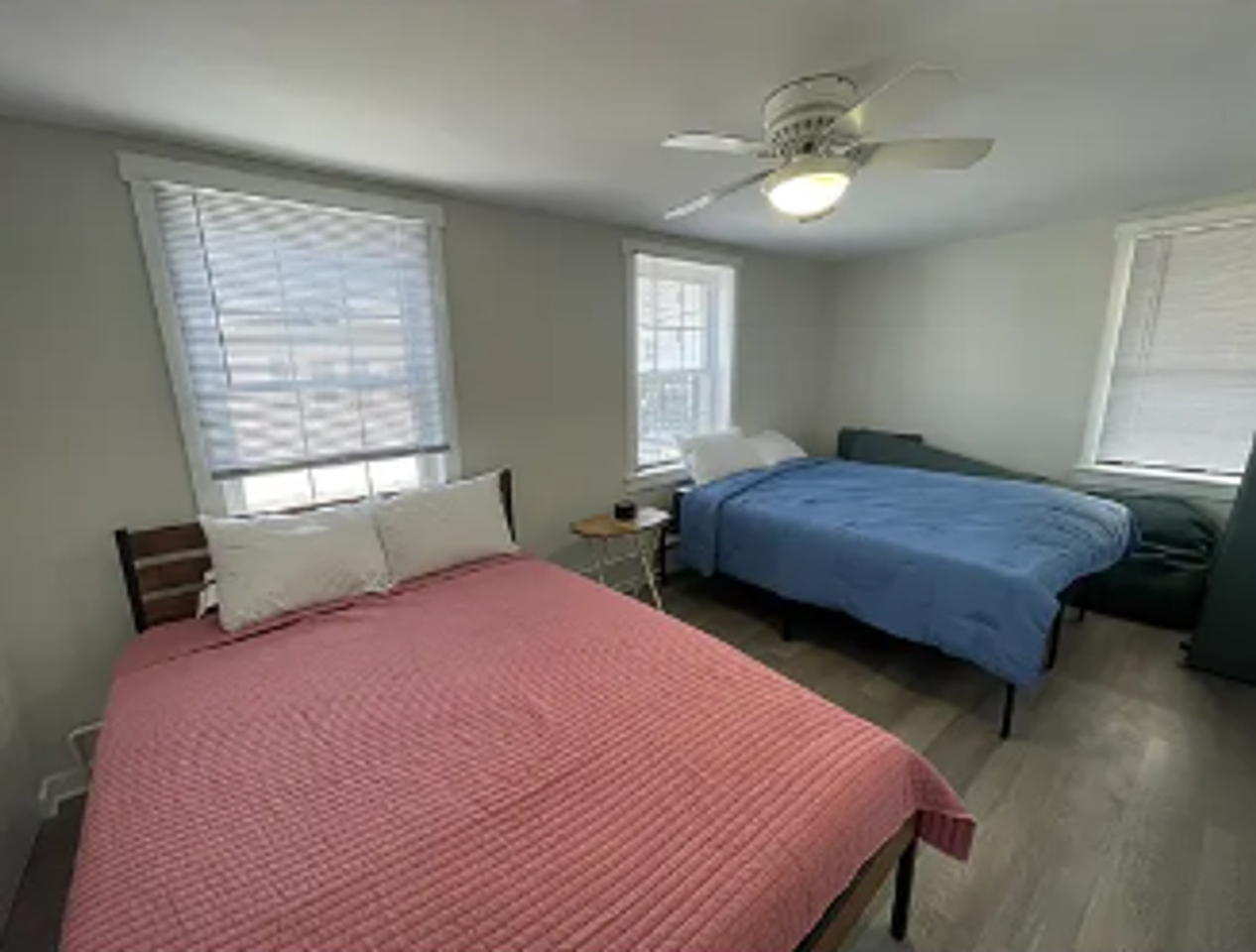 301 E 10th St - Photo 2 of 3