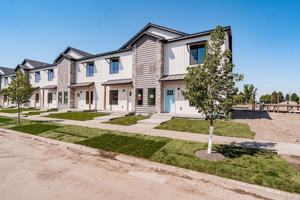 featured image of 351 E Lorene St