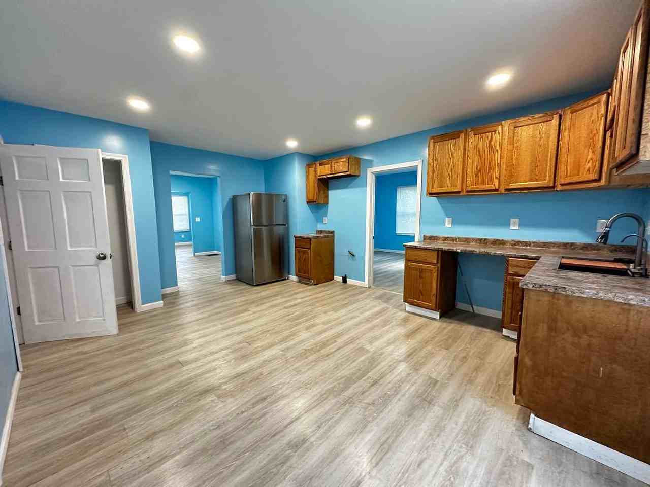 224 Berkshire Ave - Photo 3 of 16