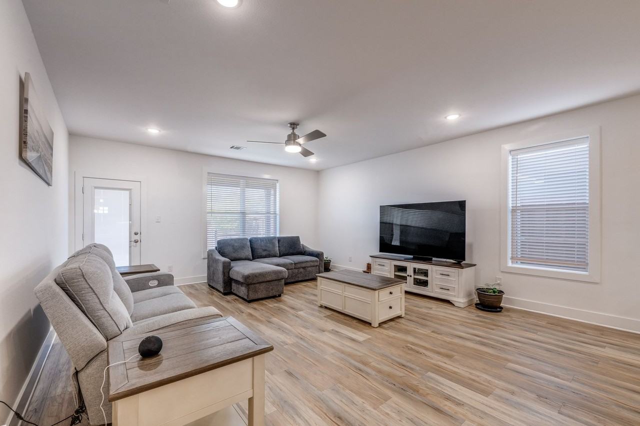 10832 Eva Mae Blvd - Photo 3 of 25