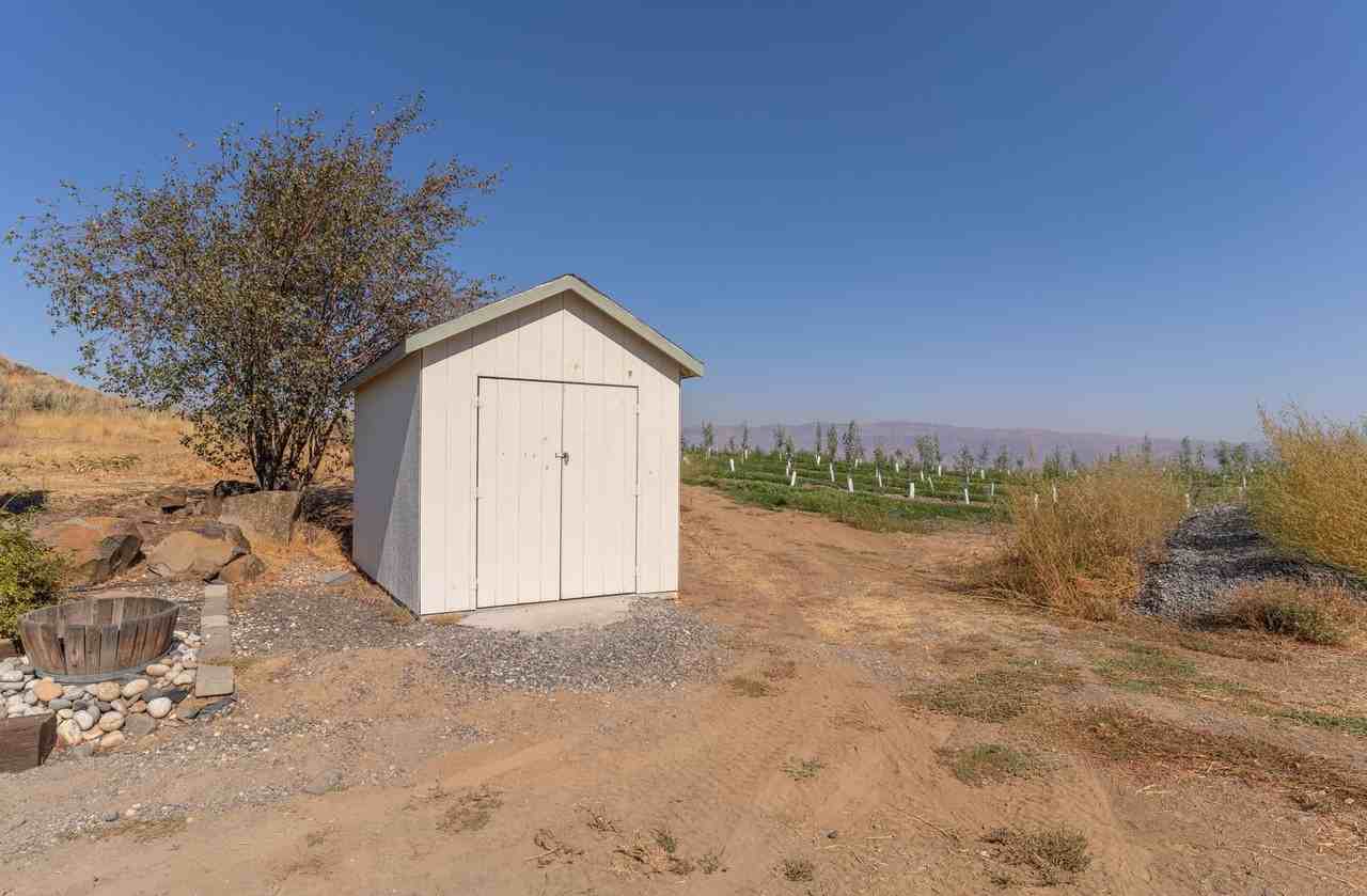 4140 Luebber Ln - Photo 2 of 18