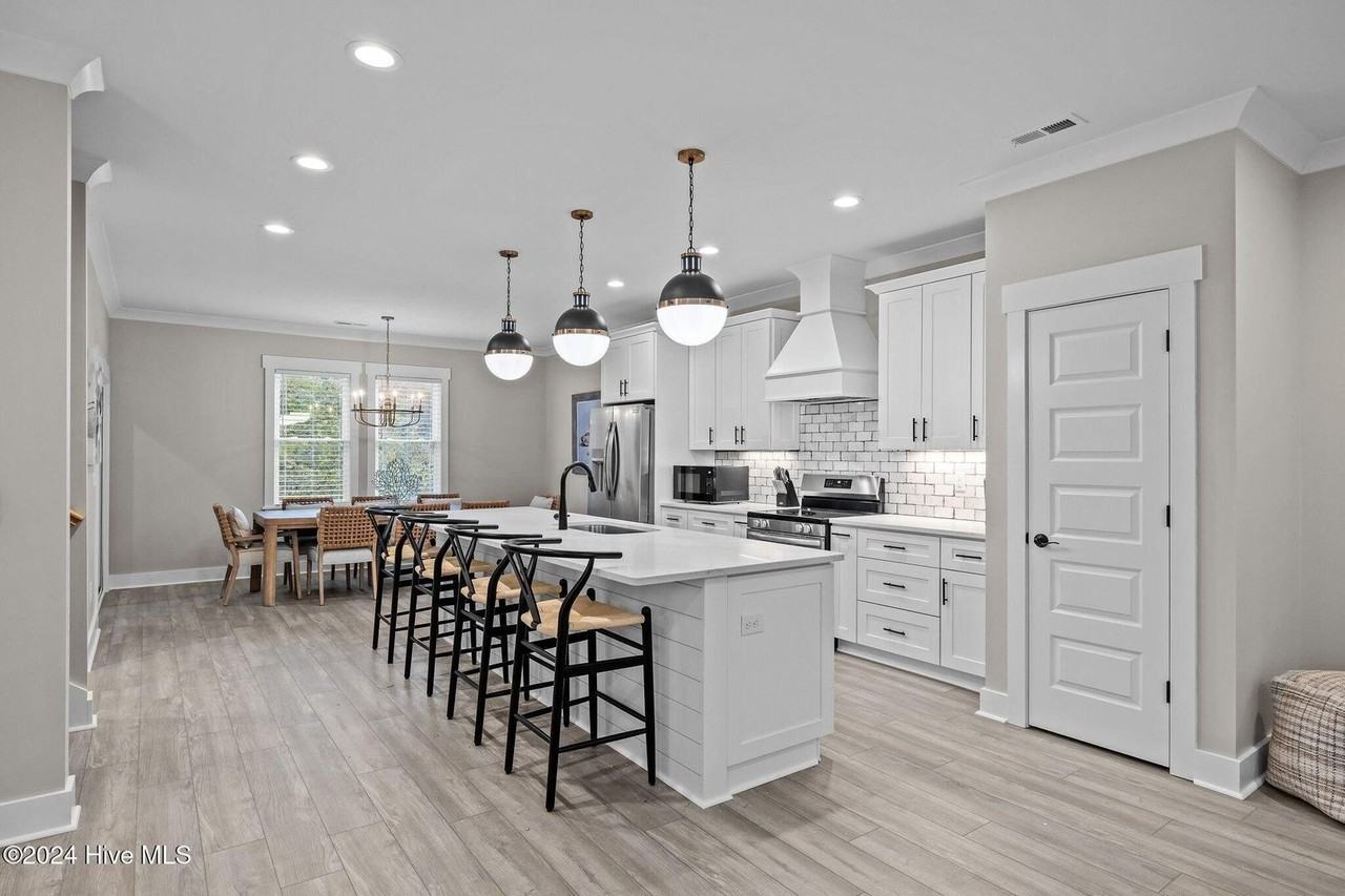 331 Live Oak St - Photo 6 of 35