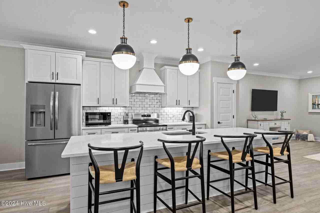 331 Live Oak St - Photo 7 of 35