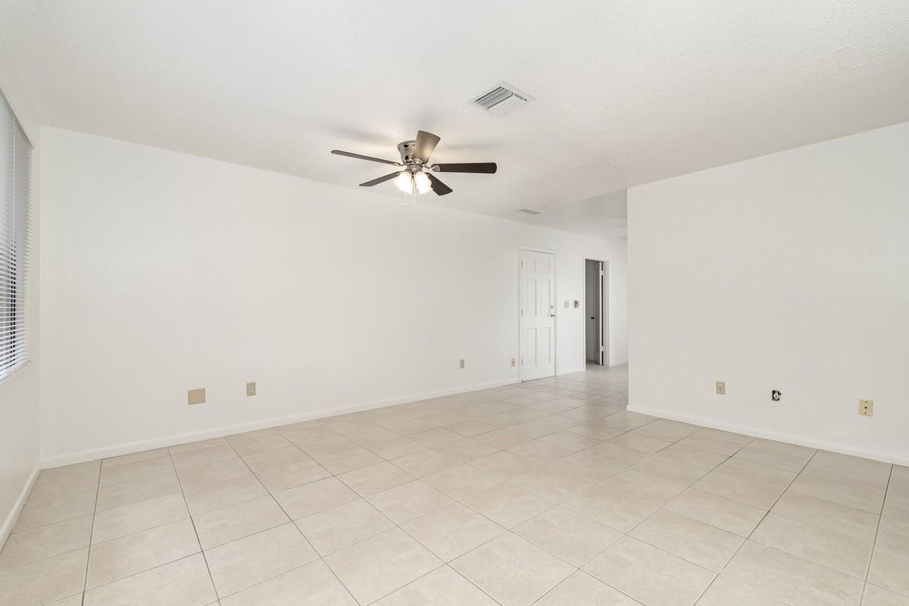 4885 Cocoanut Dr - Photo 2 of 14