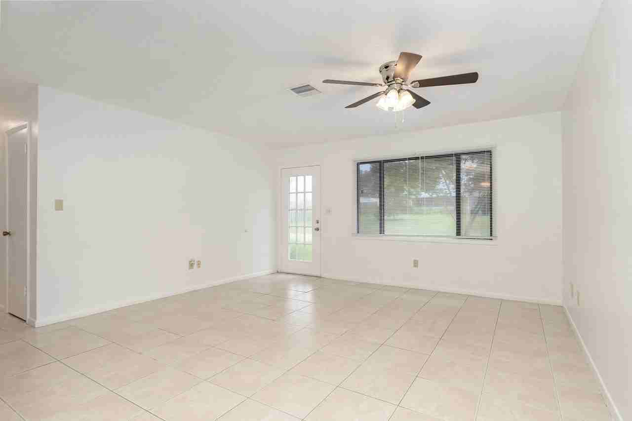 4885 Cocoanut Dr - Photo 3 of 14