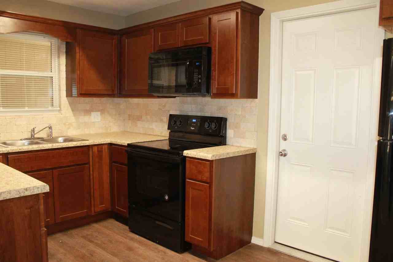 620 Lloyd Ave - Photo 5 of 15