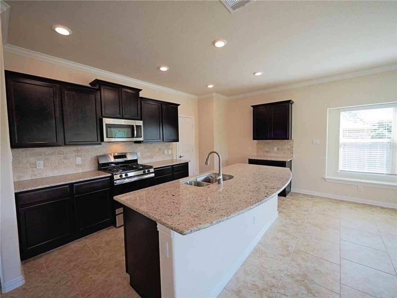 1308 Camino Court - Photo 5 of 30