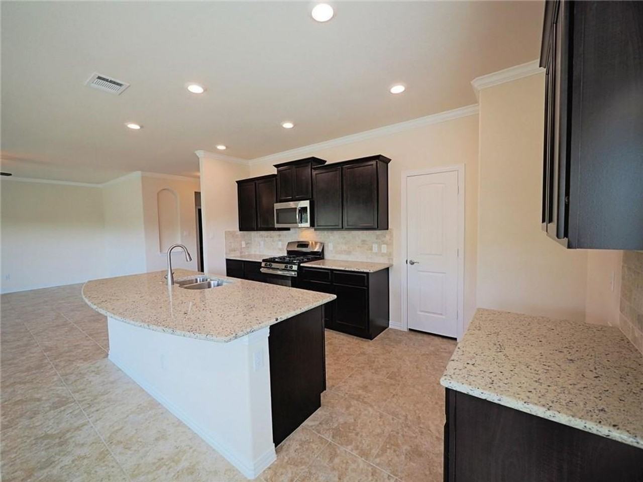 1308 Camino Court - Photo 6 of 30