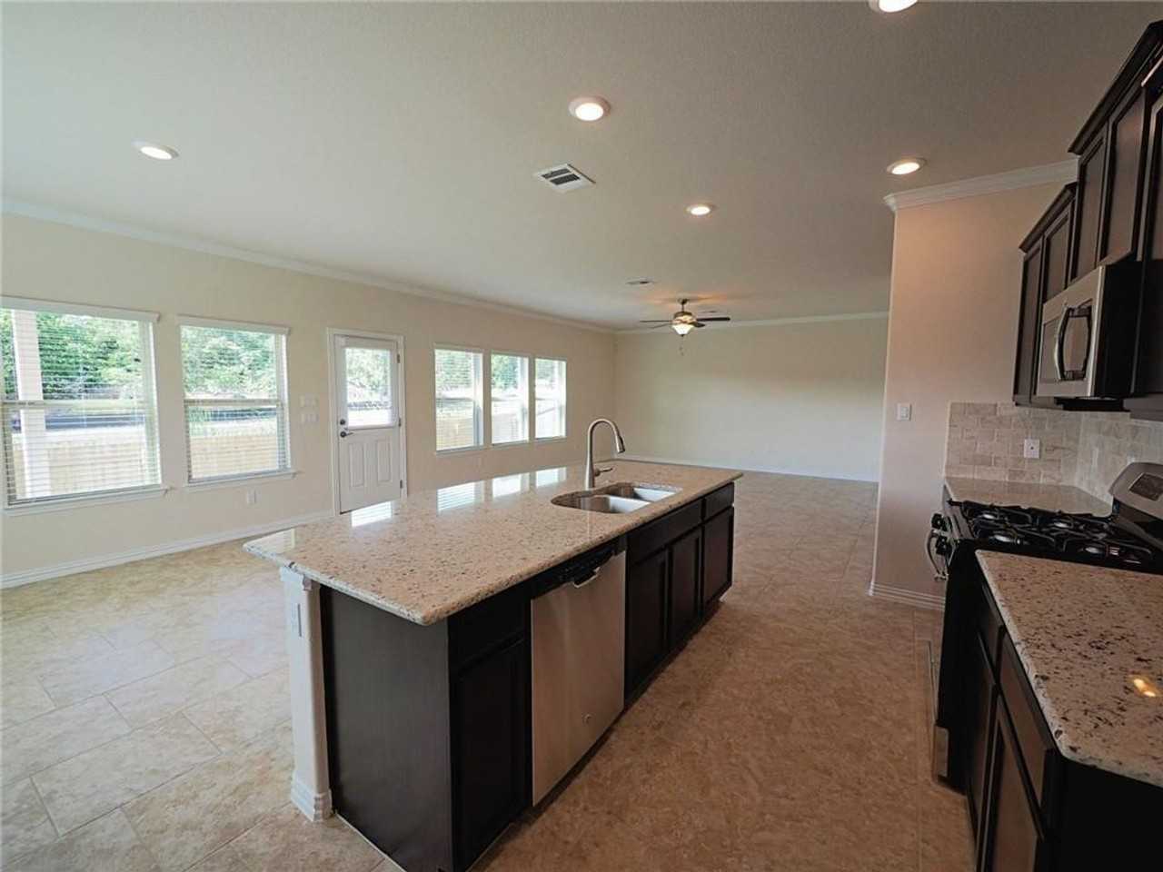 1308 Camino Court - Photo 7 of 30