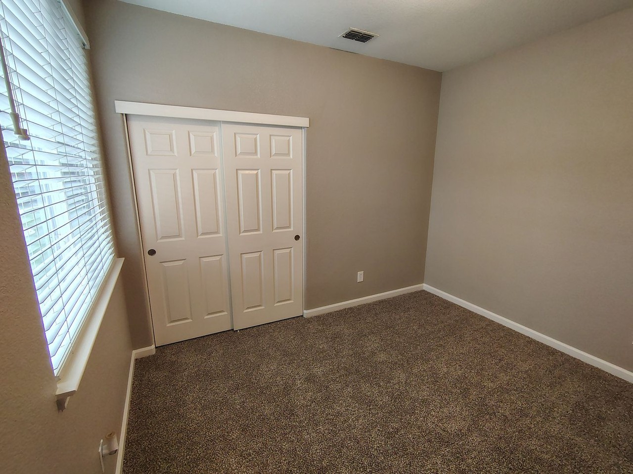 880 Raccoon Valley Dr - Photo 7 of 43