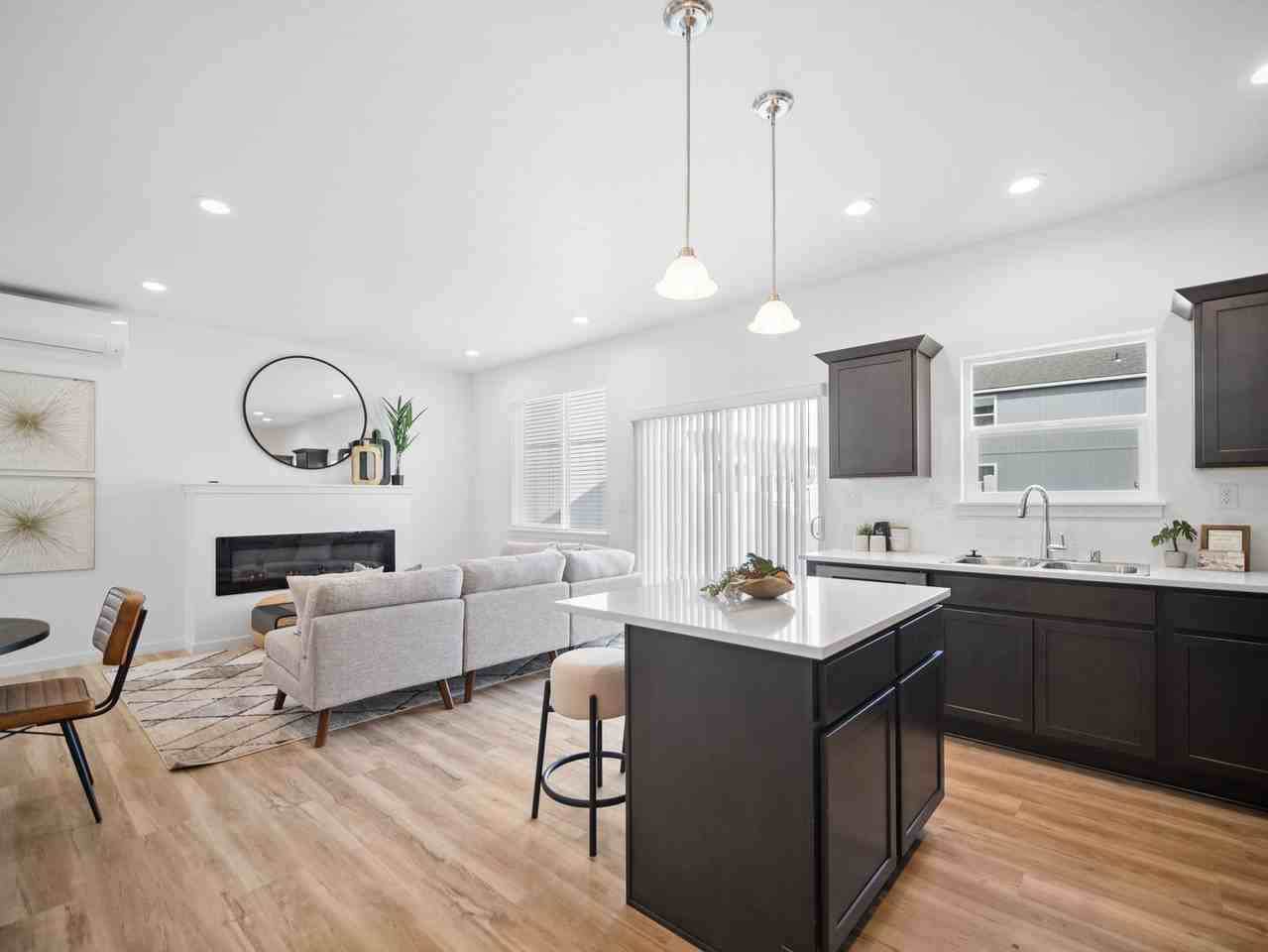 806 E F St #B - Photo 2 of 17