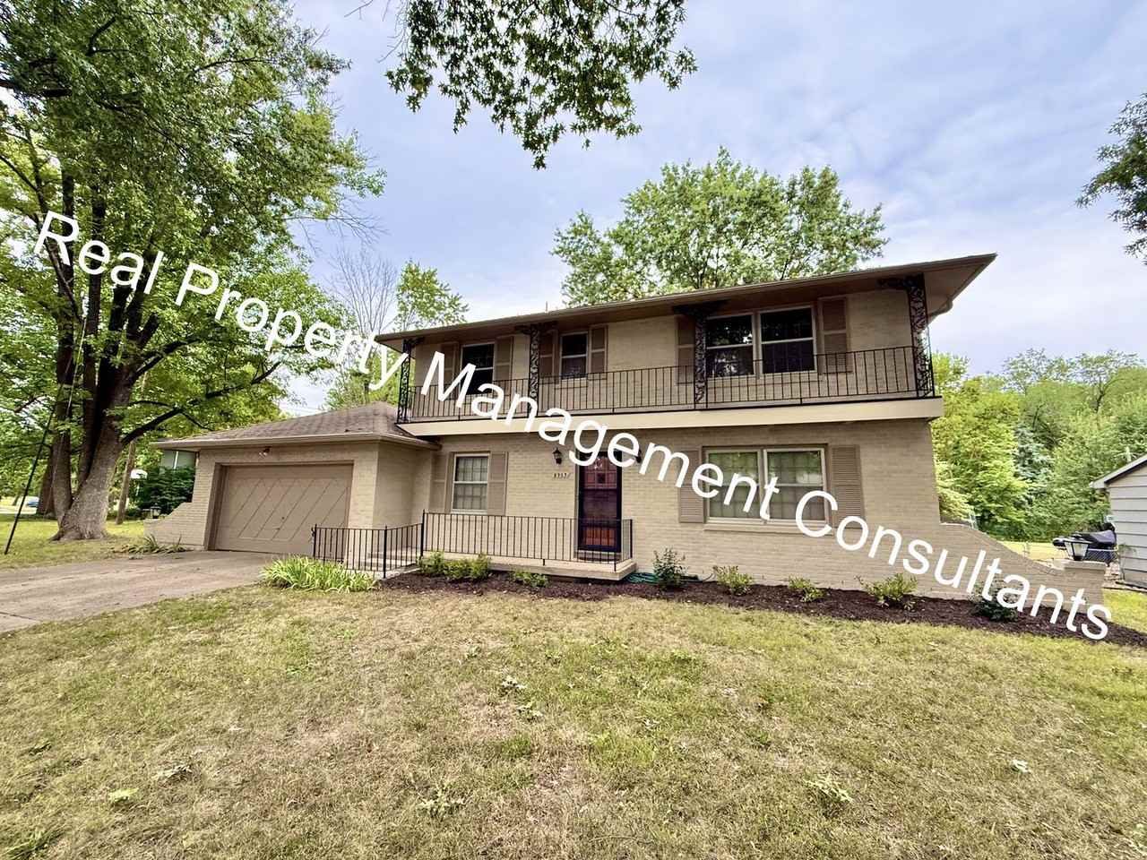 8903 Mastin St - Photo 2 of 39