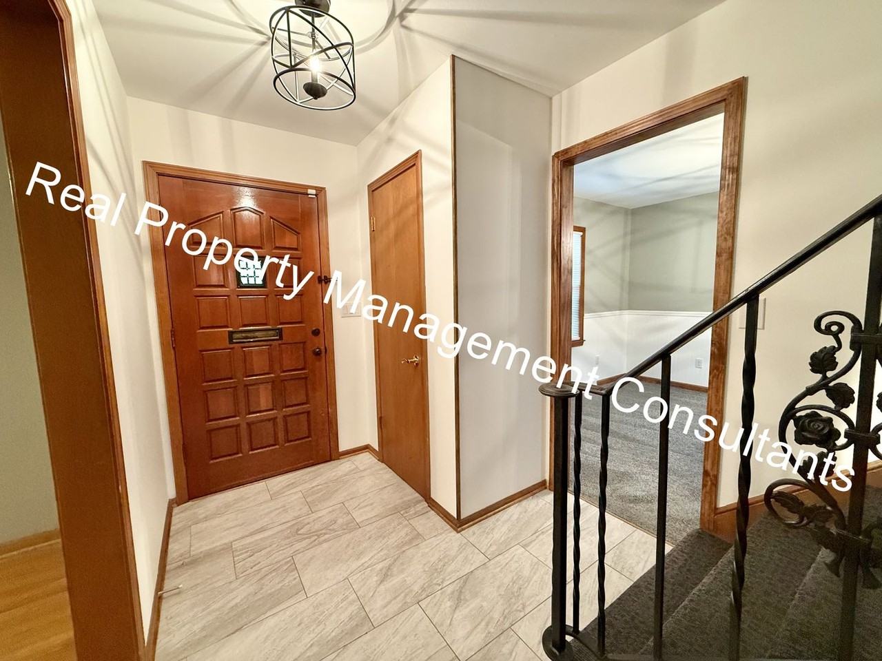 8903 Mastin St - Photo 3 of 39