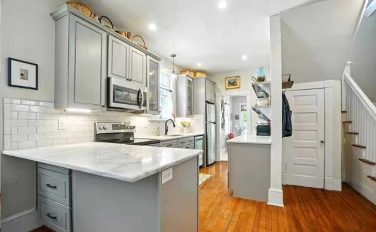 307 S Oakum St - Photo 2 of 36