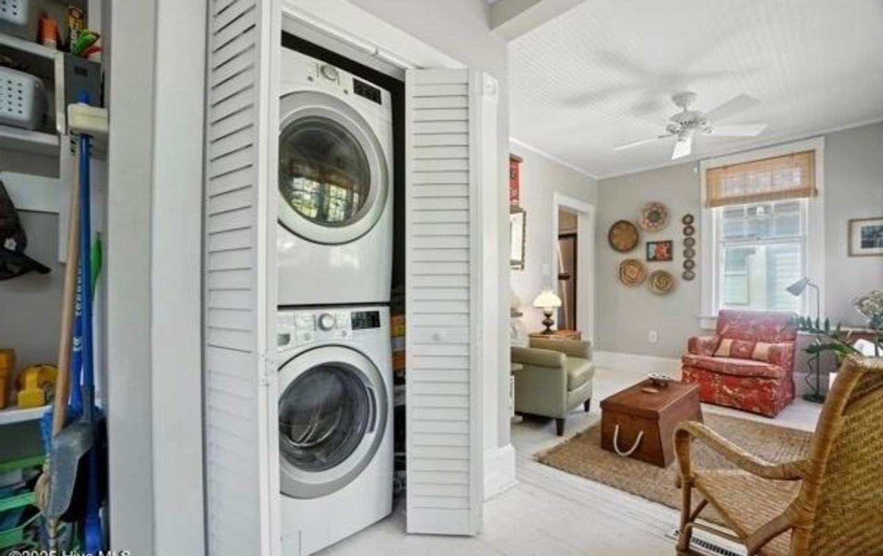 307 S Oakum St - Photo 3 of 36