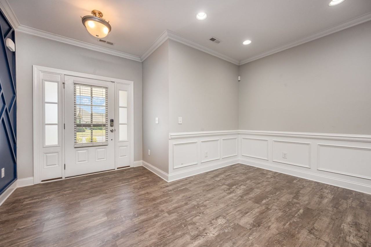 1206 Newton Dr - Photo 3 of 16
