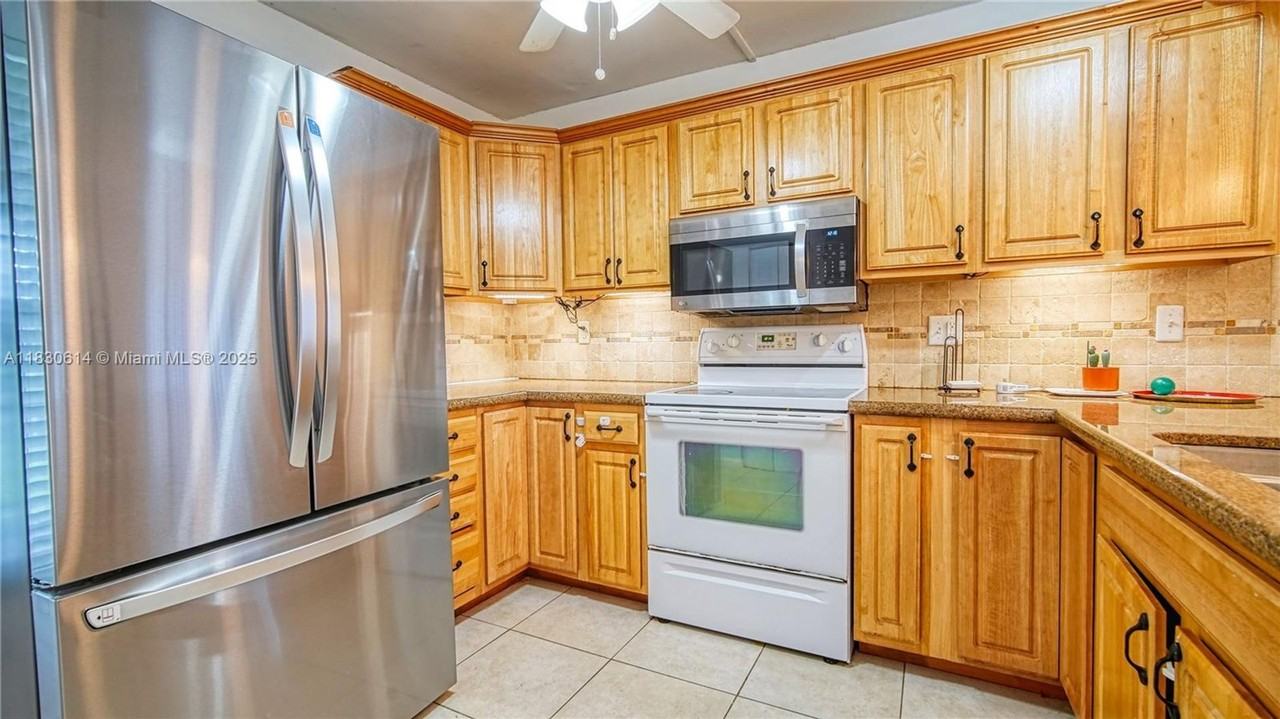 11101 Sw 15th Mnr - Photo 2 of 27