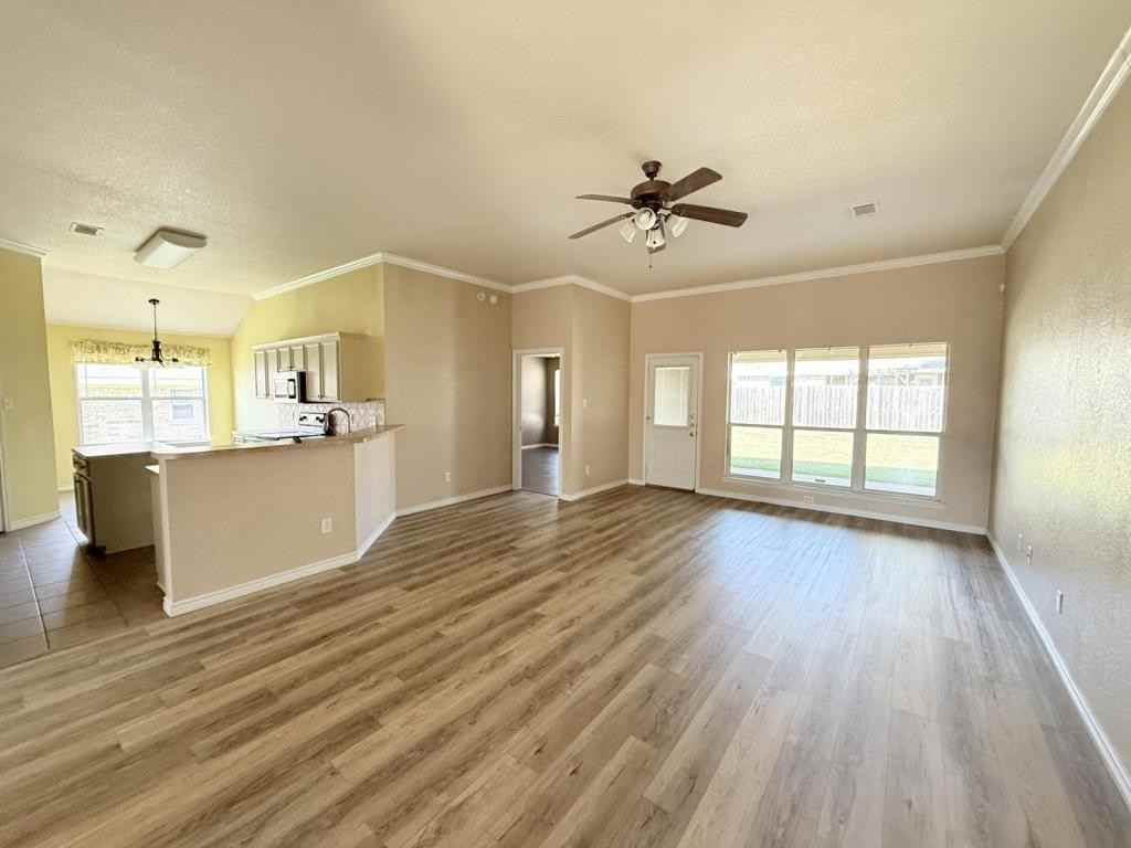 2409 Gail Dr - Photo 4 of 39