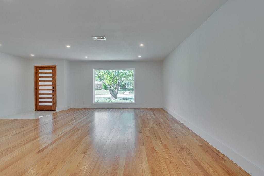 1024 Ridgefield Dr - Photo 2 of 17