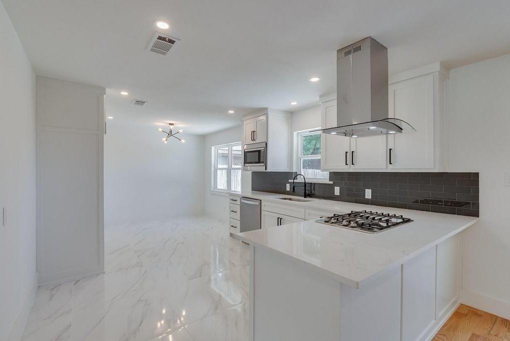 1024 Ridgefield Dr - Photo 7 of 17