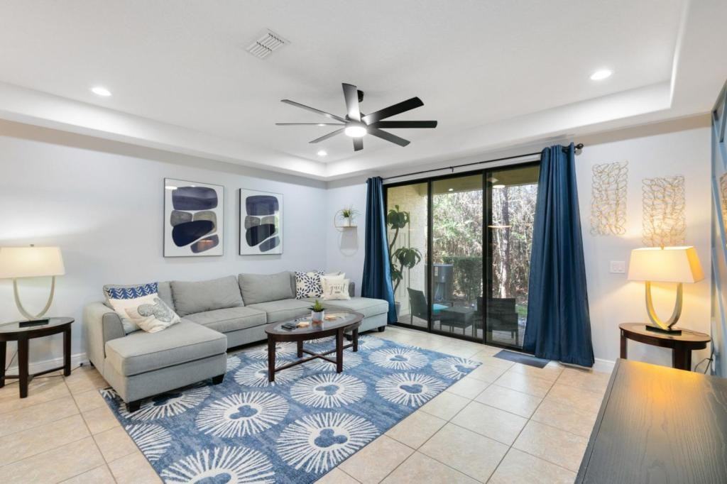 8223 Roseville Blvd - Photo 3 of 28